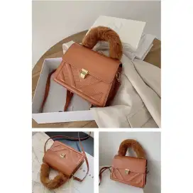 Tas Selempang wanita fashion /tas bulu /tas jalan