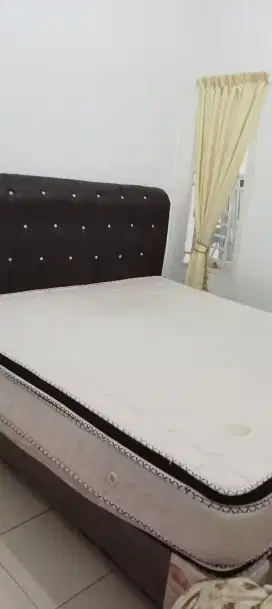 Tempat tidur 6 kaki
