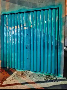 Folding gate rolling door