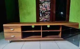 Meja tv kayu merk informa