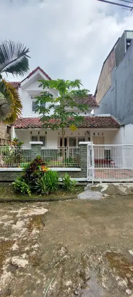 Dijual cepat,  Rumah 2 lt Asri dan Nyaman Vila Mutiara Lido Cigombong