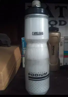 Wadah minum sepeda podium camelbak