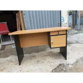 Meja kantor / meja tulis lapisan melamine