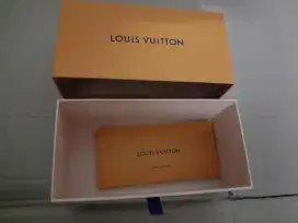 Di mahar box Louis Vuitton