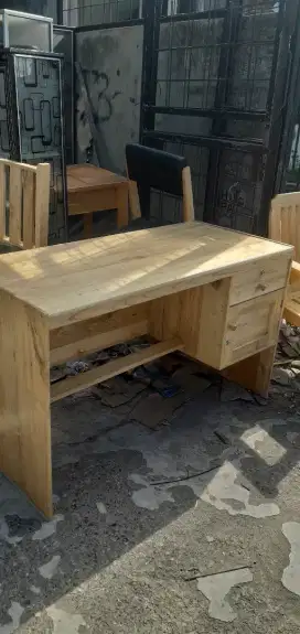 meja kantor bahan kayu barang baru