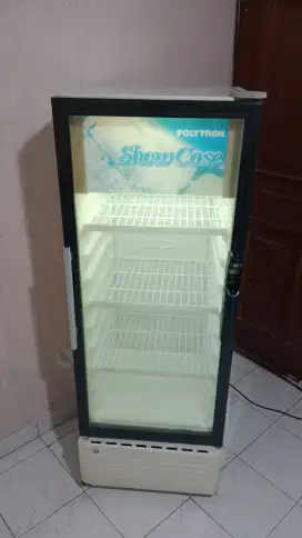 Dibeli terus showcase bekas yg msh bagus