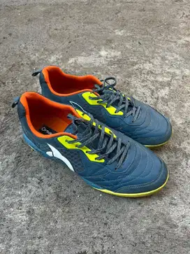 SEPATU FUTSAL ORTUSEIGHT