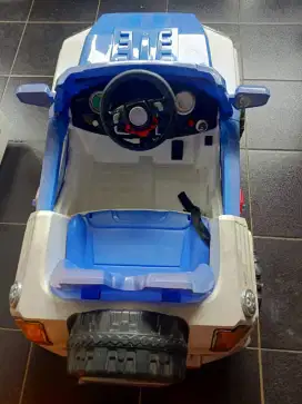 MOBILAN JEEP  AKI ANAK 12 VOLT BEKAS