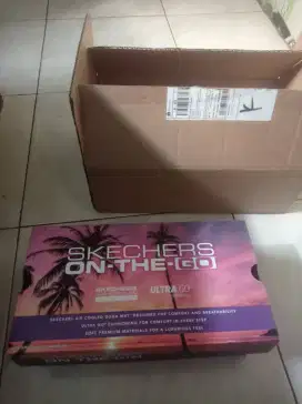 Skechers On The Go Ultra Go, Hitam, Size 39