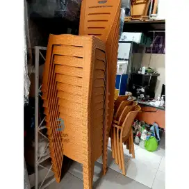 Kursi Makan / Kursi Teras / Kursi Plastik Olymplast 203 R