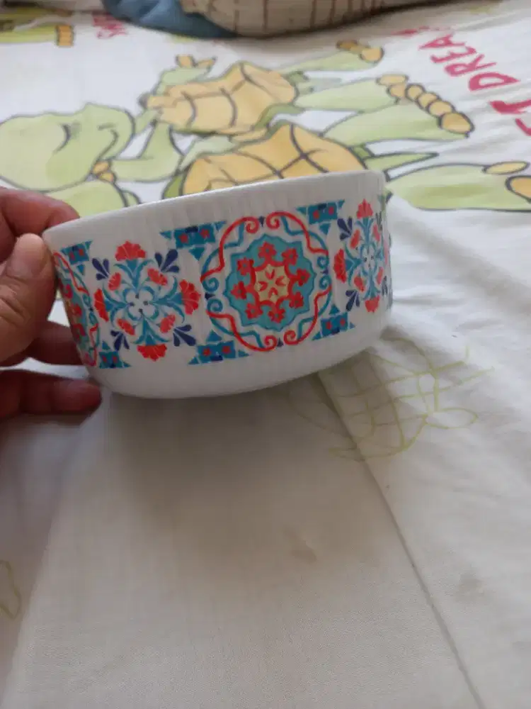 Mangkok keramik bahan tebal. Kualitas bagus.