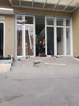 Kusen aluminium pintu aluminium partisi aluminium kaca