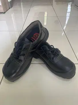 Sepatu Safety shoes Kings ukuran 42