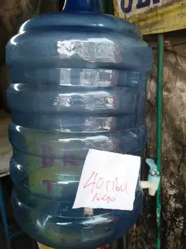 Galon aqua , kursi plastik sudah diberi alas  busa  Bandung