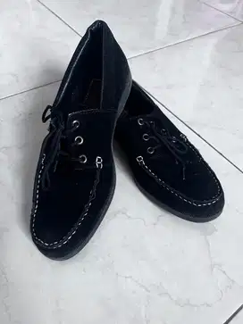 sepatu hitam unisex