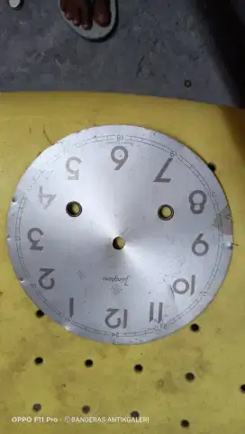 Jam dinding antik