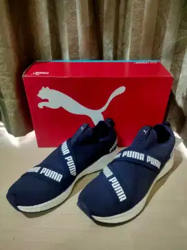 Sepatu PUMA color Navy Blue size 42.5