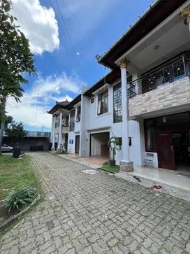 Jual lahan 1200m2 bonus 4 rumah diatasnya lokasi jaksel