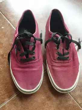 Sepatu vans authentic maroon