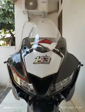 Yamaha r15 v2 istimewa