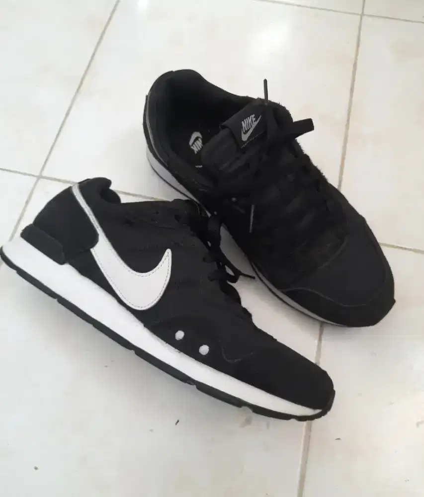 Nike venture runner