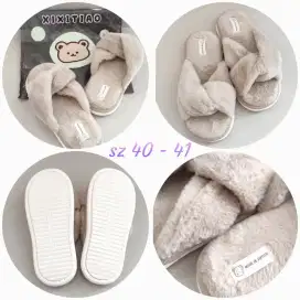 Sandal rumah bulu halus lembut size 40-41, preloved, like new
