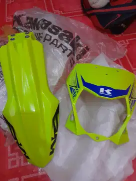 Spakbor dan cover headlamp klx