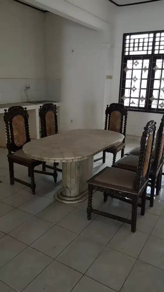 Meja mkn(bekas) full marmar+6 kursi jati asli kokoh. Lok jakarta. nego