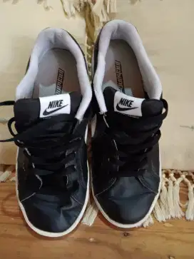 Nike court royale