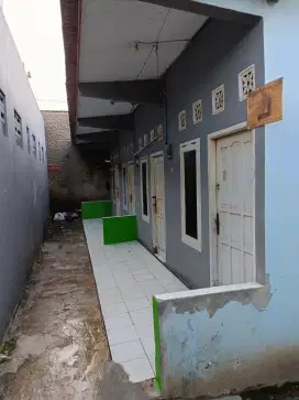 Dijual tp perantara kontrakan 4 pintu dikampung sempu