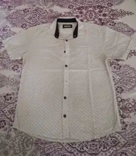 Di jual kemeja tgn pendek merk : Nevada uk : L