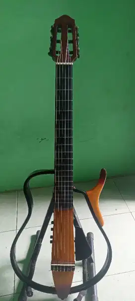 Yamaha Silent Guitar 110N