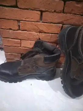 Sepatu safety K2