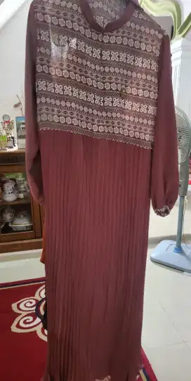 Gamis Plisket dan kerudung