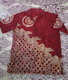 Di jual kemeja tgn pendek motif batik uk : XL