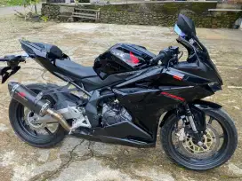 Jual santai Honda CBR 250rr black freedom