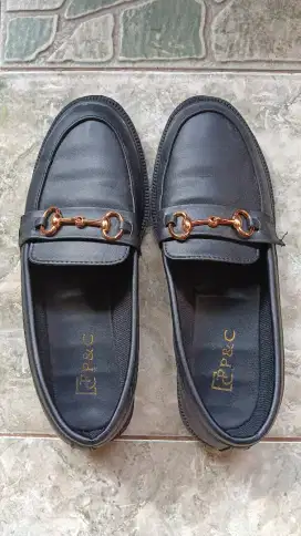 Sepatu Sandal Slip On Wanita
