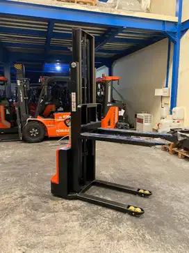 Stacker Full Electric Dalton