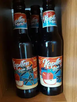 Botol beling antik bekas untuk hiasan kafe -Kapiten apple fizz