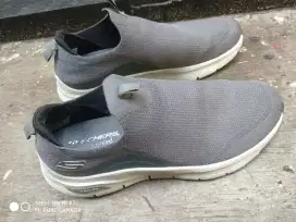 Jual sepatu skechers original size 43 bisa kirkm byar d tempat