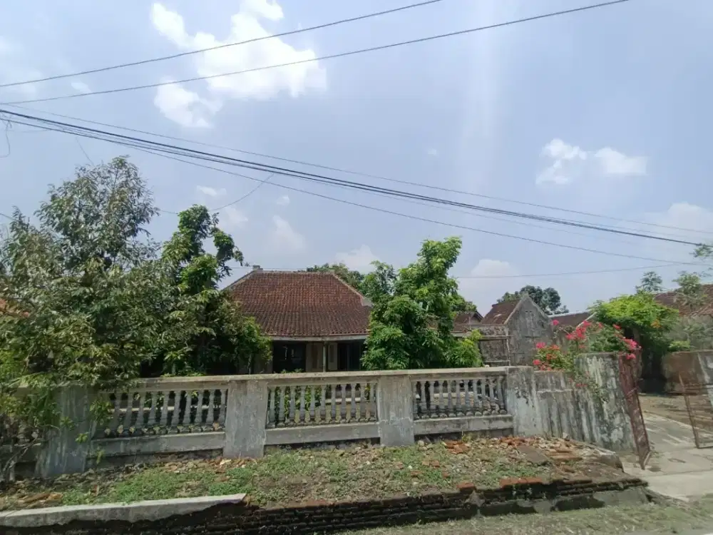 Dijual Rumah dengan Tanah pekarangan luas