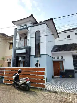 Rumah Bonus Furniture Lingkungan Perumahan dekat Jalan Palagan