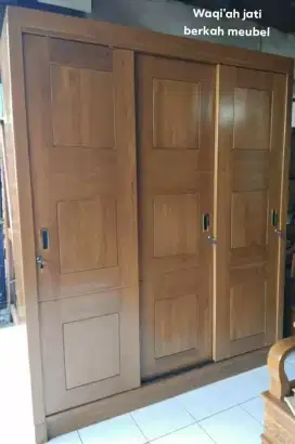 Lemari baju minimalis modern pintu 3 sledeng cat duco , kayu jati tua