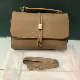 Tas Selempang Simple Khaki (New)
