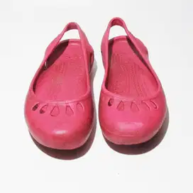 SENDAL CROCS ORIGINAL WANITA PINK 39 SANDAL TUTUP TALI