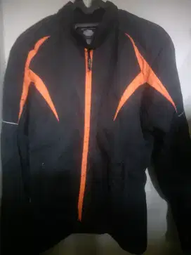 JAKET BAHAN YG DIPAKAI DINGIN DIKALA PANAS TERIK.