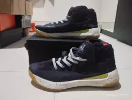 Sepatu Basket Under Armour Curry 43