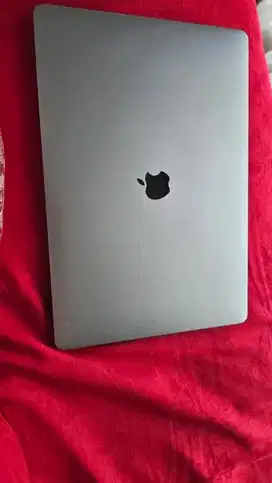 For sale macbook pro 15” 2017 touch bar SSD 512GB Ram 16GB