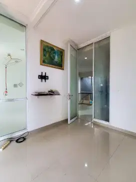 Dijual Rumah Hoek Cozy greeny area Discovery Bintaro