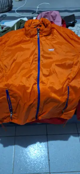 Jaket runing orenge